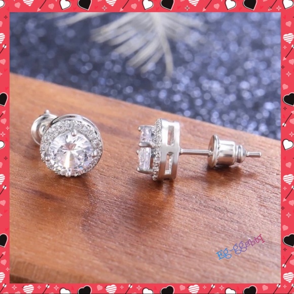 Jewelry - 💎😍Stunningly beautiful sparkling silver studs